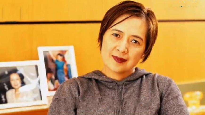 分手向前任讨要*裤内**,60岁公然出柜,“癫王”洪朝丰到底经历了啥