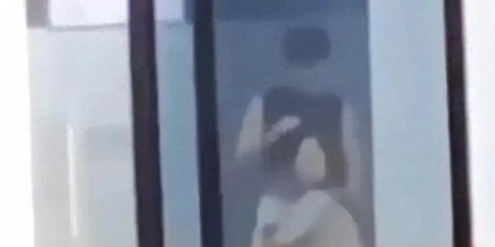 教室里惊现情场高手?网友揭秘!