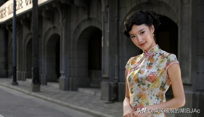 夏天的旗袍领子大了怎么收,立领旗袍脖子热怎么办