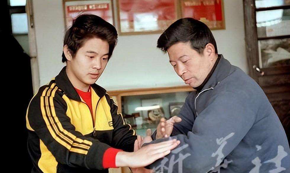 李连杰武打巨星背后的传奇故事,李连杰哪一年离婚