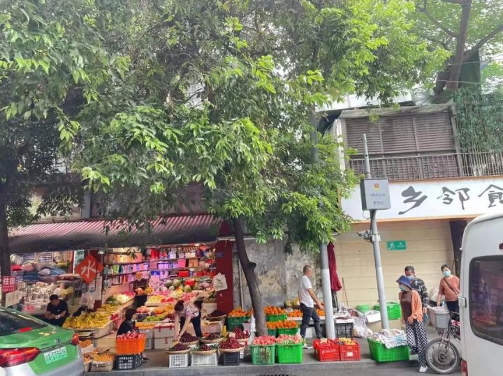 亮剑“可视”“有感”腐败和作风问题|靶向纠治城市铺面越门违规占道经营问题！