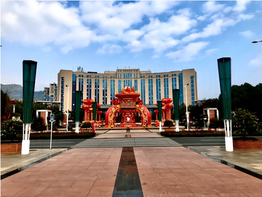 鏁f枃鑸媿,鏁f枃绔欏湪灞遍《閬ユ湜骞冲師