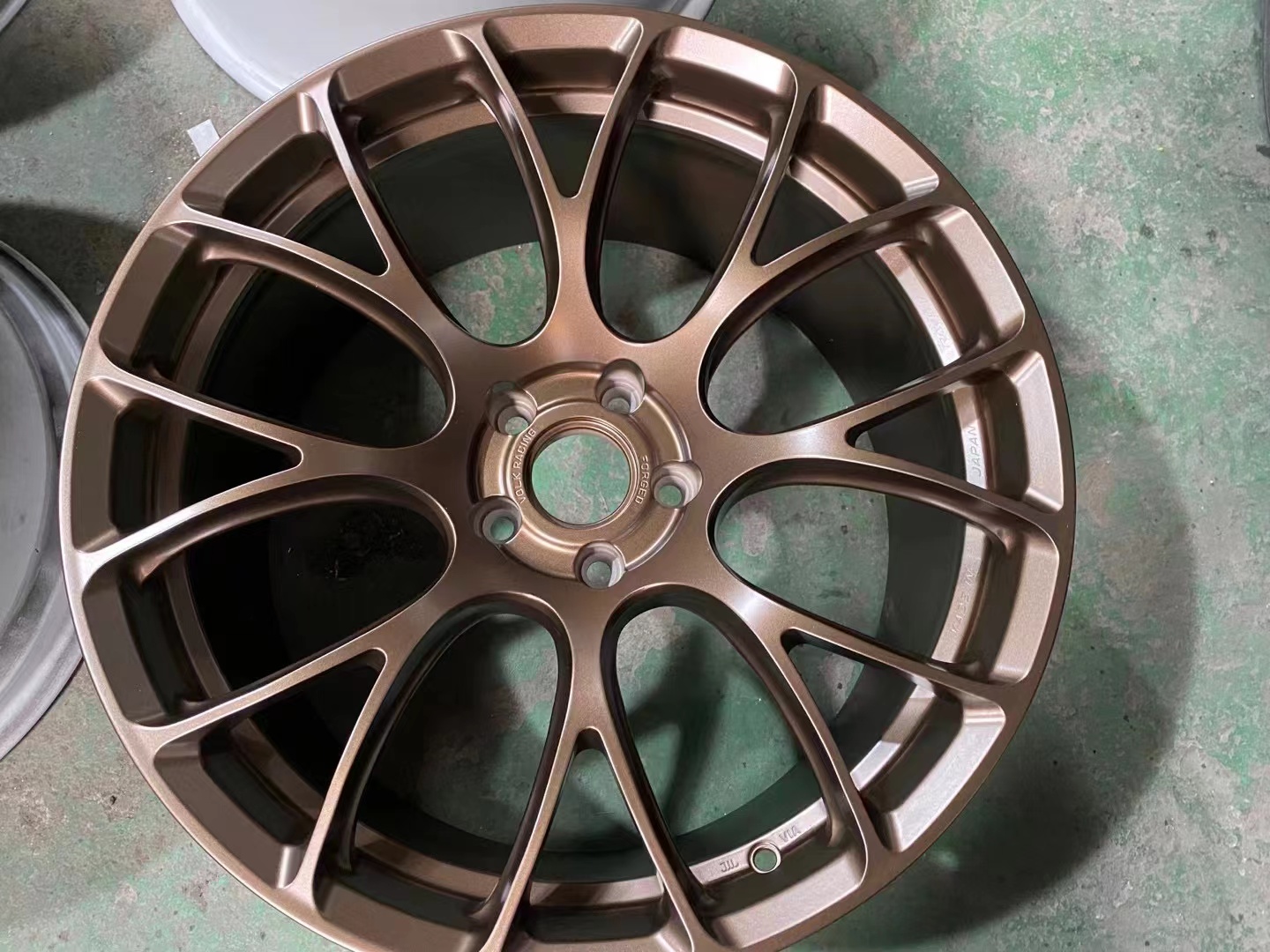 轮毂刮伤哪种修复方法最好,轮毂单边磨损怎么修复