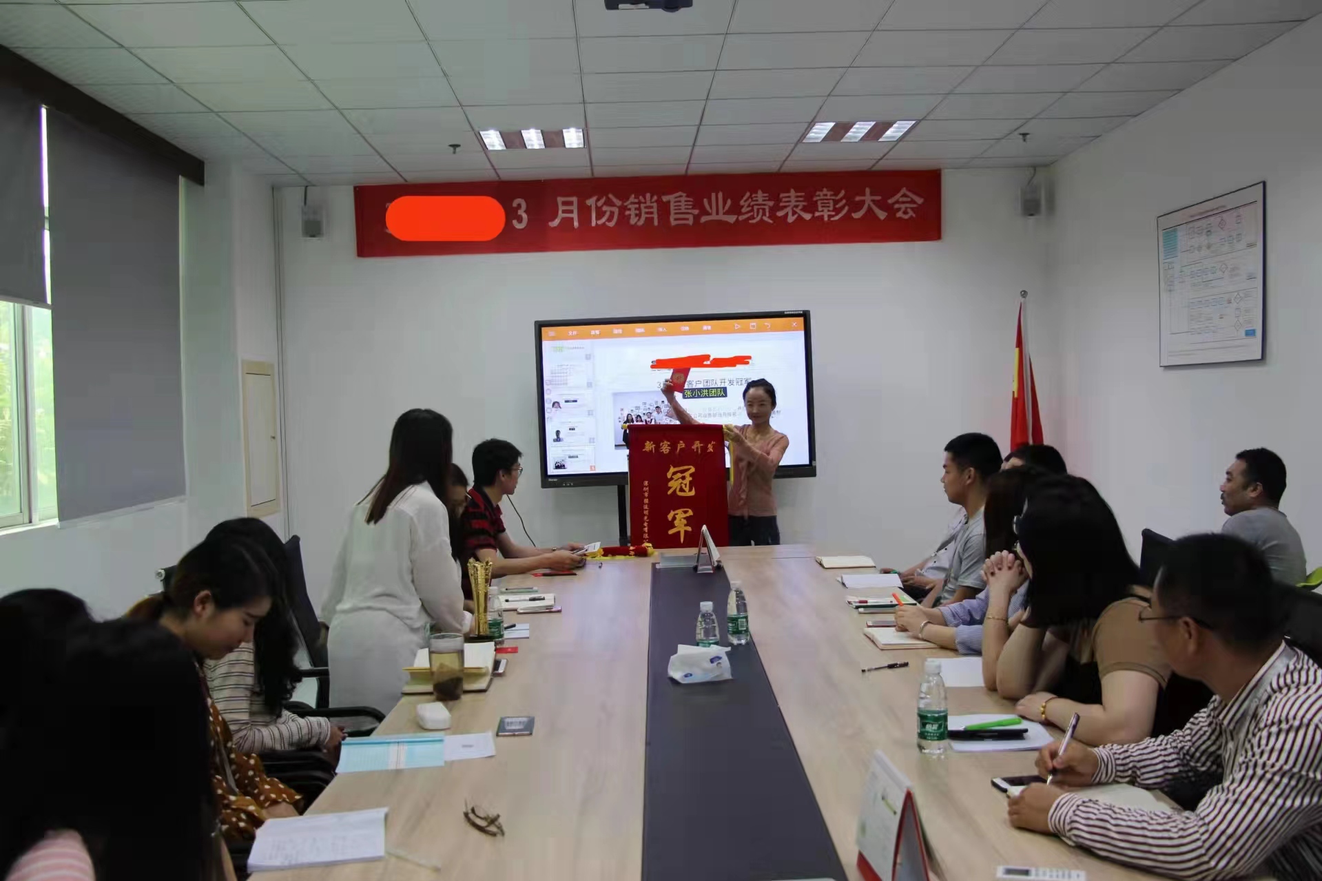 跨国恋嫁到国外,相差19岁的跨国恋