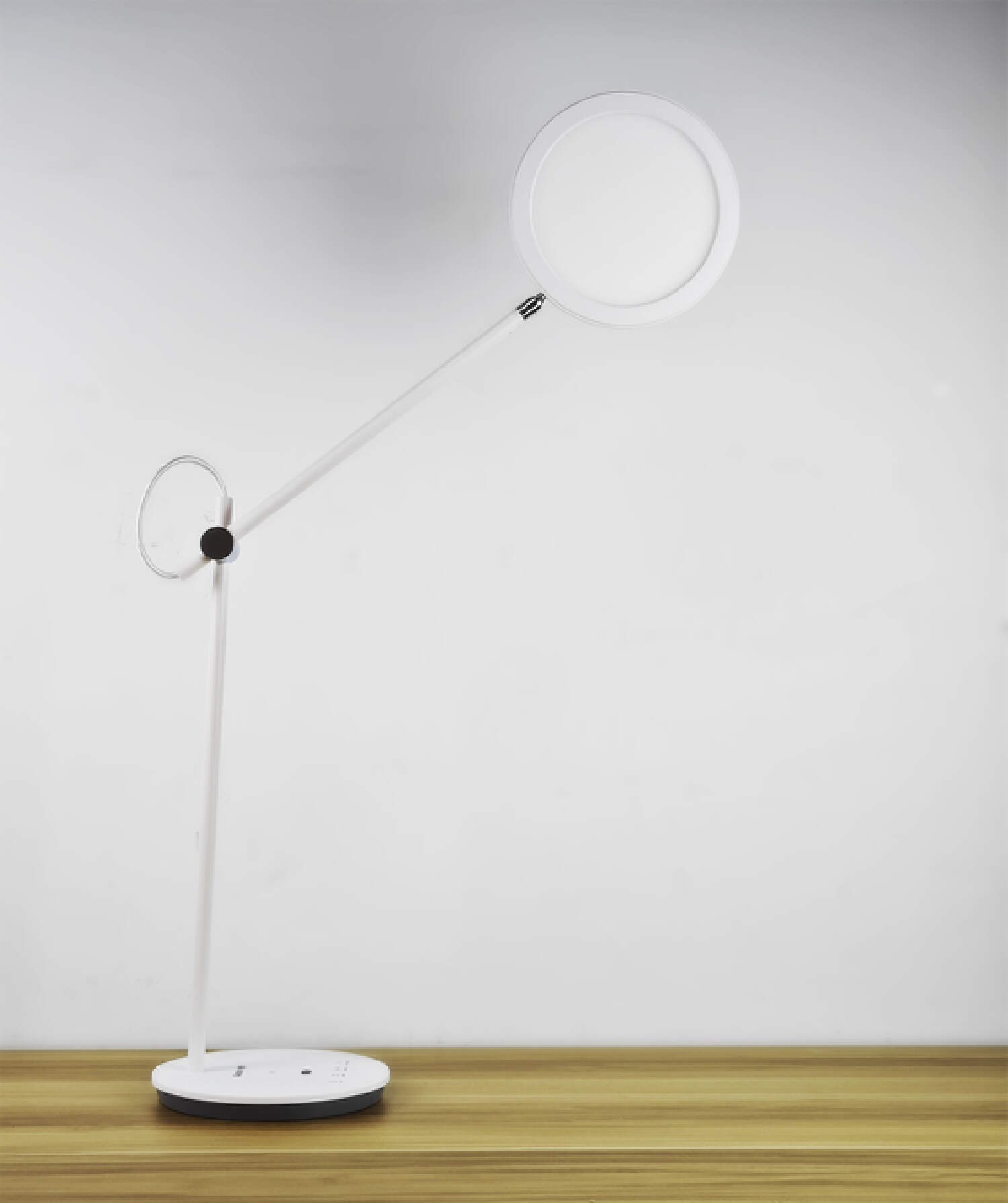 无蓝光无频闪全光谱护眼灯,无蓝光无眩光护眼灯