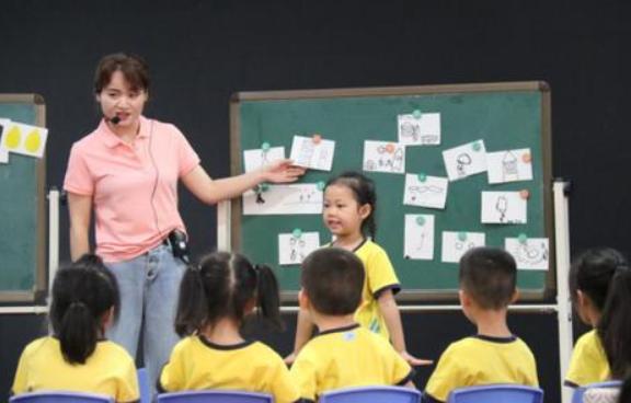 硕士生当幼儿园老师,专科生当幼儿老师的几率大吗