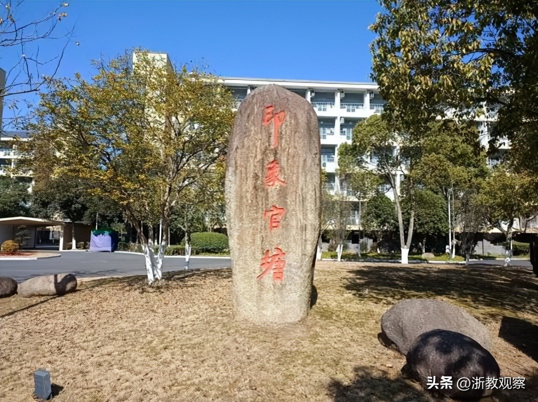 杭州市富阳区新登镇中学校长卢华伟:让师生绽放生命的精彩