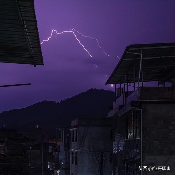 民警强迫男子和解后，刚出警局就被绑走殴打，这只是玩忽职守吗？