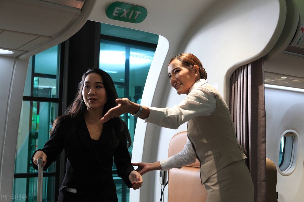 飞机上怎么用英语称呼空姐,空姐应该用什么名称去称呼