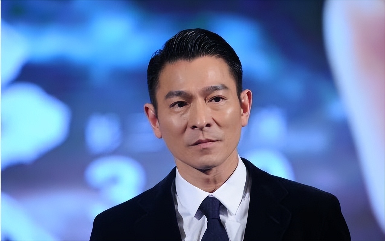 刘德华和60岁人互动,40岁的刘德华和60岁的刘德华