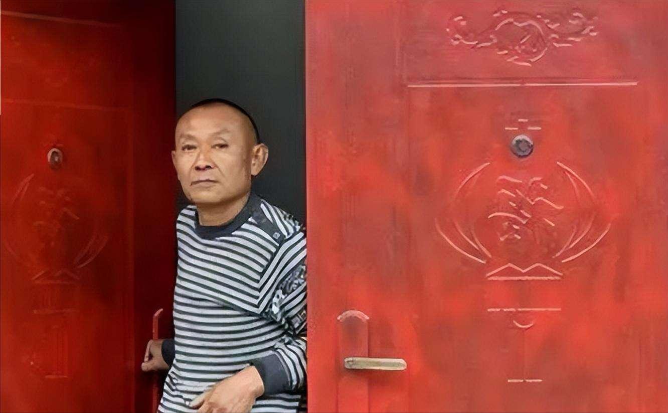 08年背亡妻回家感动国人,骑摩托车背亡妻回家的吴加芳