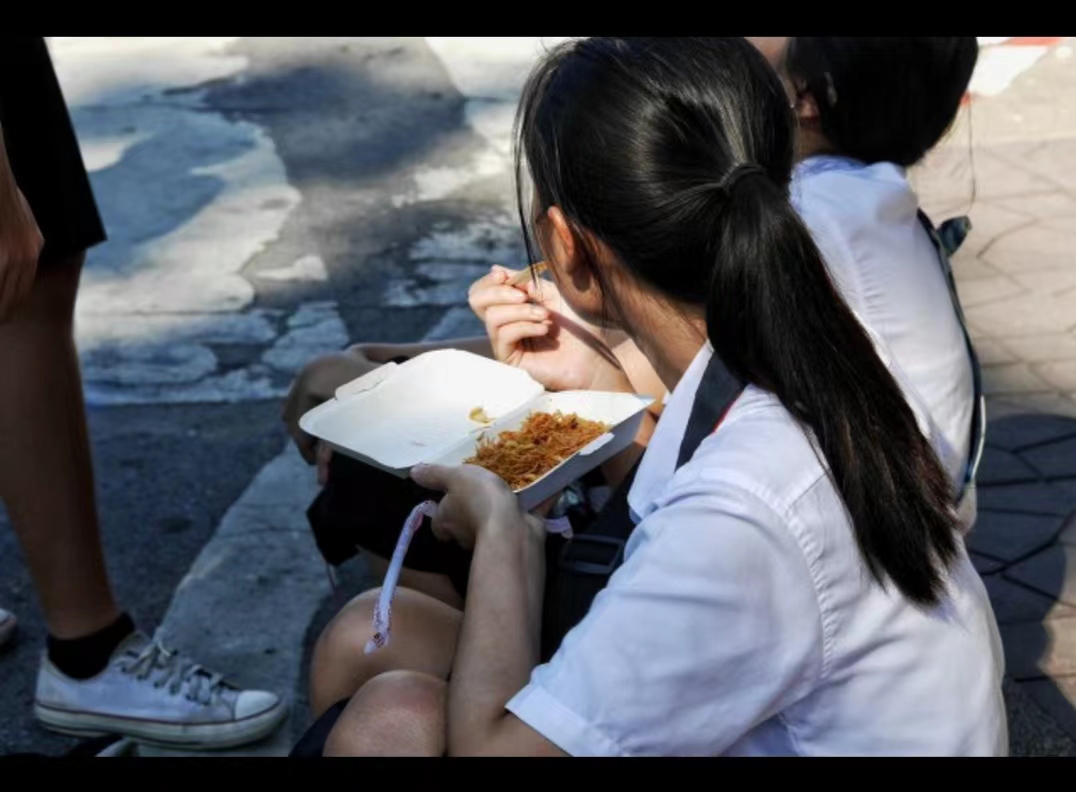 我在澳门做“捞妹”工资11000中年的残酷在我身上体现得淋漓尽致