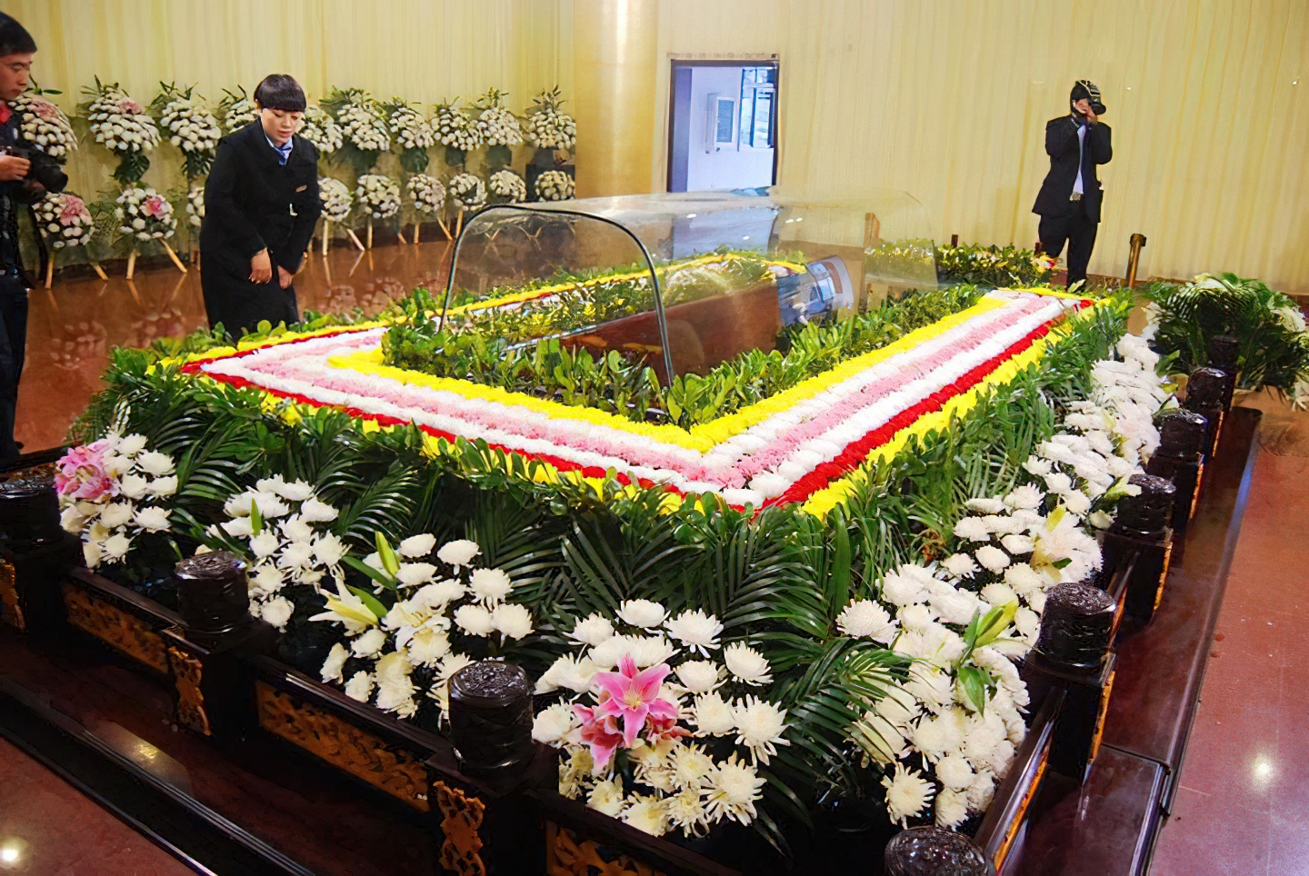 人体最坚硬的部分是牙齿,人体中最坚硬的部位不是头骨吗