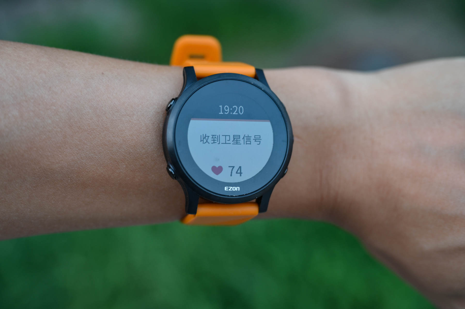 别再花冤枉钱了，时尚好用的专业跑表：宜准R6