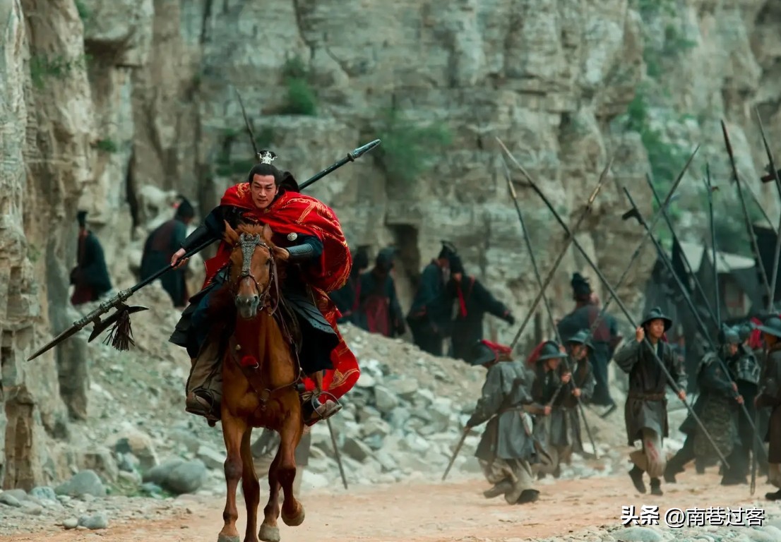 吕布赤兔马与关羽赤兔马,吕布被杀后赤兔马送给关羽