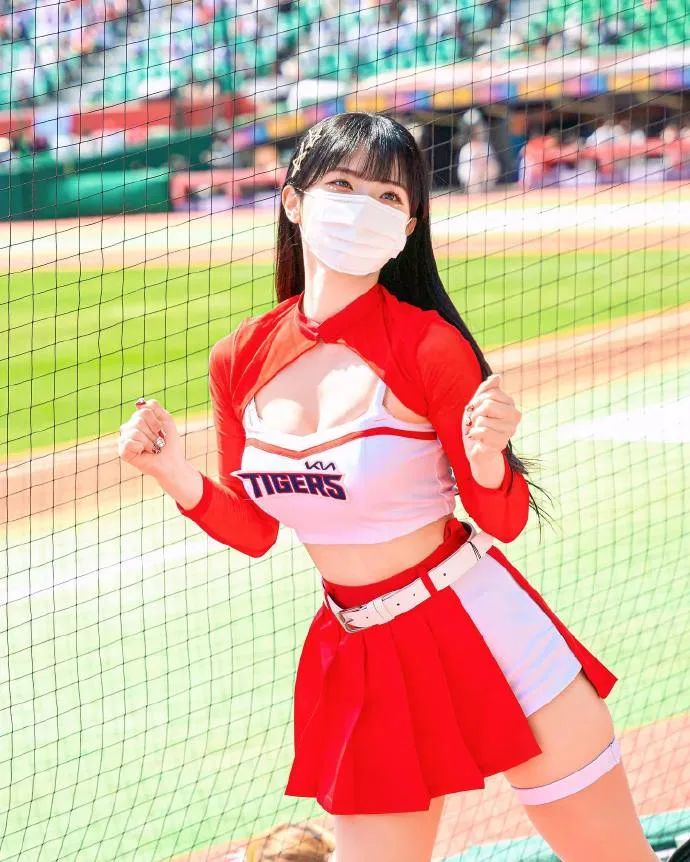 世界杯中韩国啦啦队,世界杯韩国四个啦啦队长