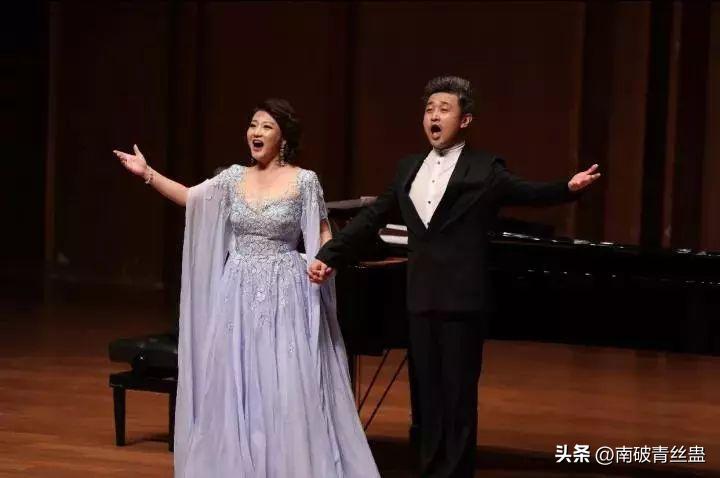 钢琴伴奏对声乐的影响,歌唱中的钢琴伴奏是如何配合的