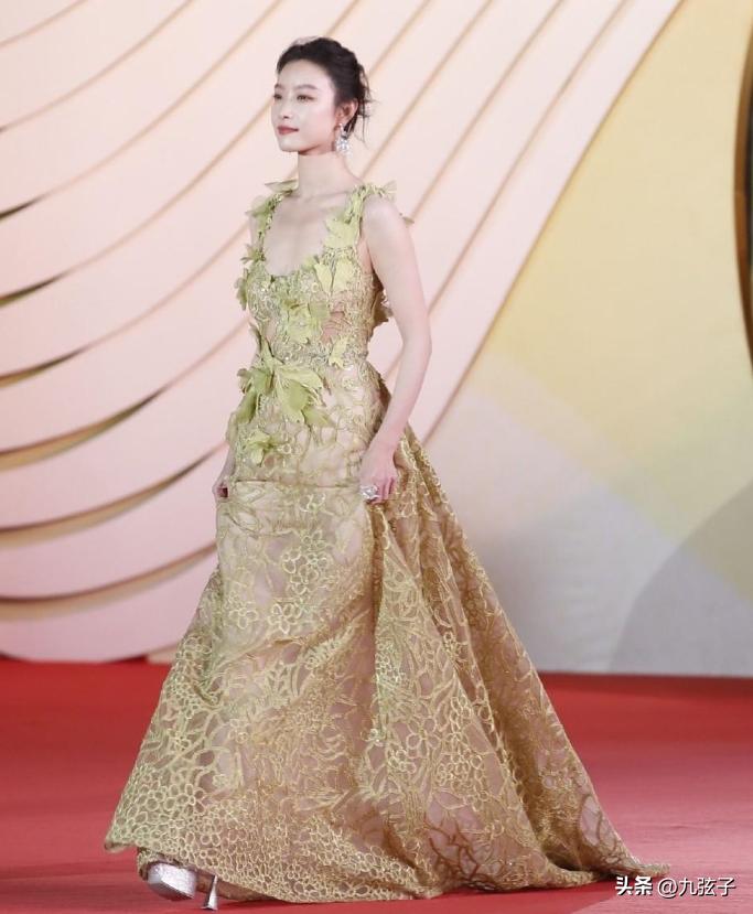 争奇斗艳红毯秀,惊艳亮相金鸡红毯