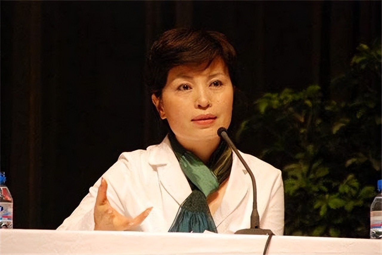 央视播音员郑丽近照,央视新闻播音主持人郑丽