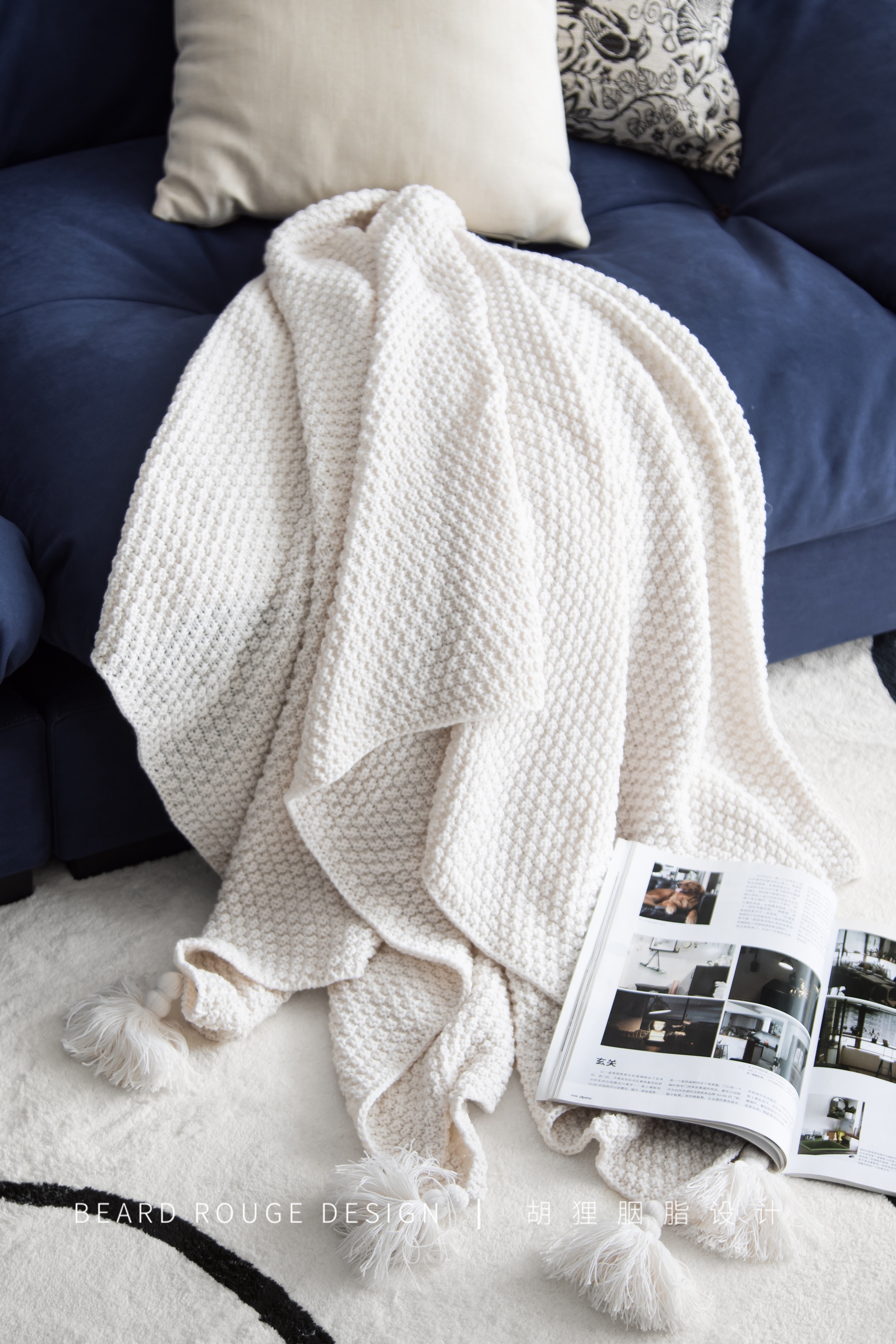 太平鸟克莱因蓝撞色羽绒服女,克莱因蓝撞色卫衣女