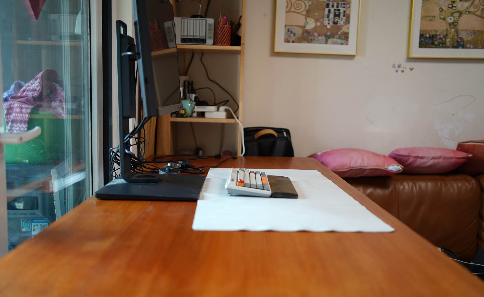 男人谁不喜欢一张大大的书桌,智芯1.8M实木升降桌那是真的爱