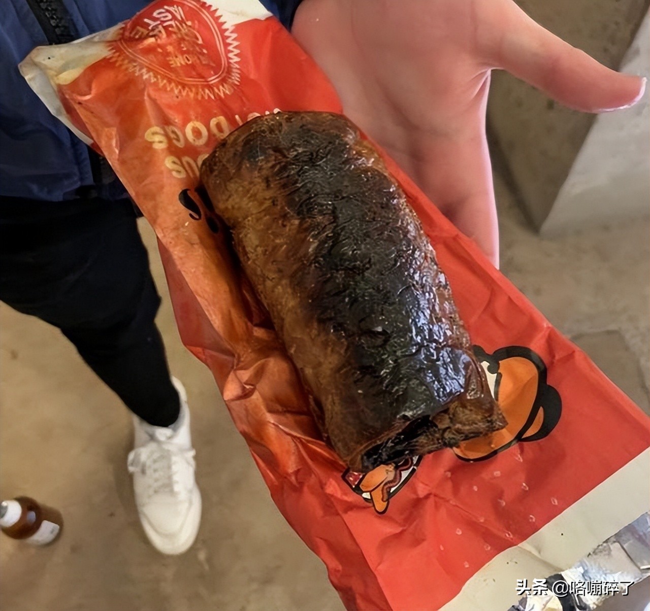 在球场吃美食,吃美食看球赛的地方