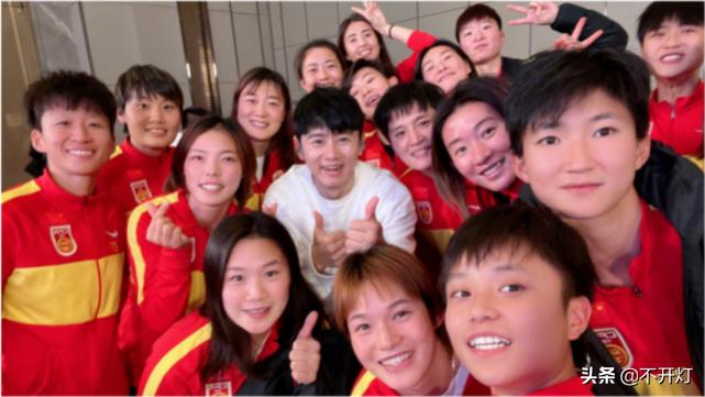 中国女足张杰李思思活动,张杰为中国女足庆祝视频