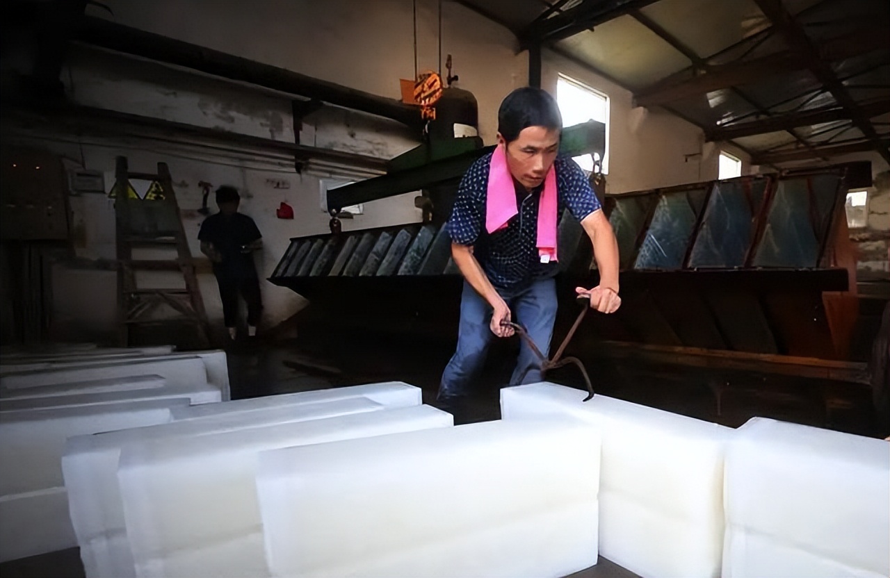 制冰厂制一块冰要多久,制冰厂怎么造冰的