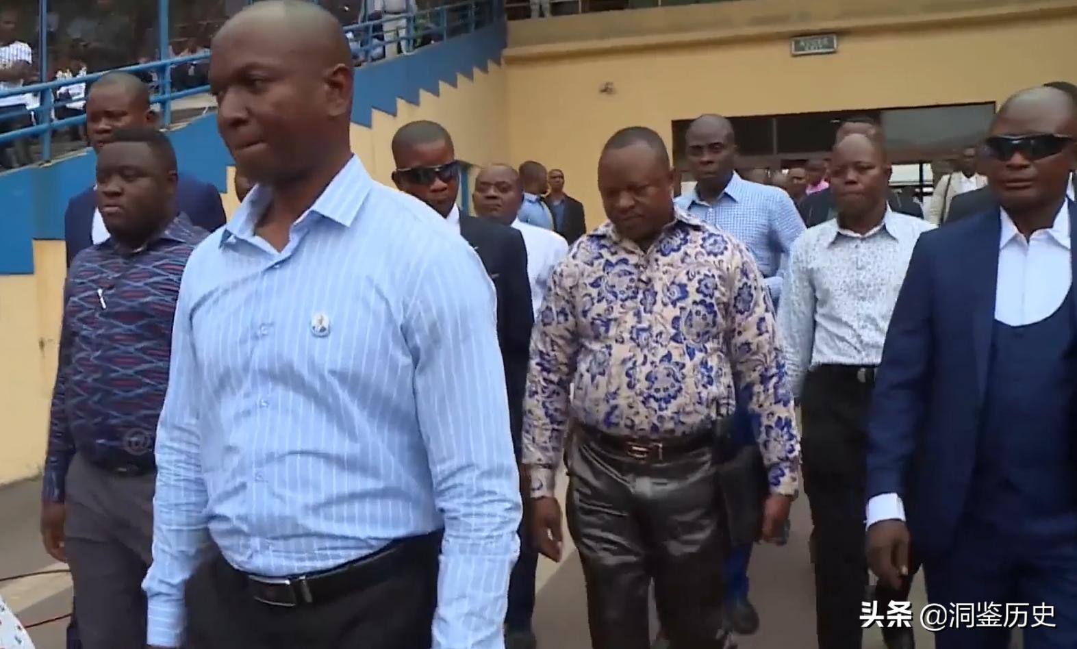 2018年非洲“先知”卖万能神药,用柠檬水兑汽油,一年狂捞1000万