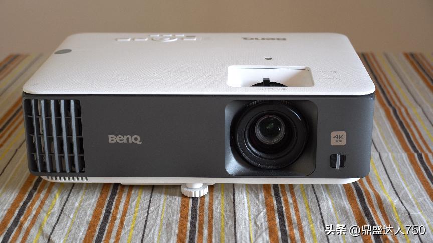 体积小的投影仪,目前公认最好的家用电视投影仪
