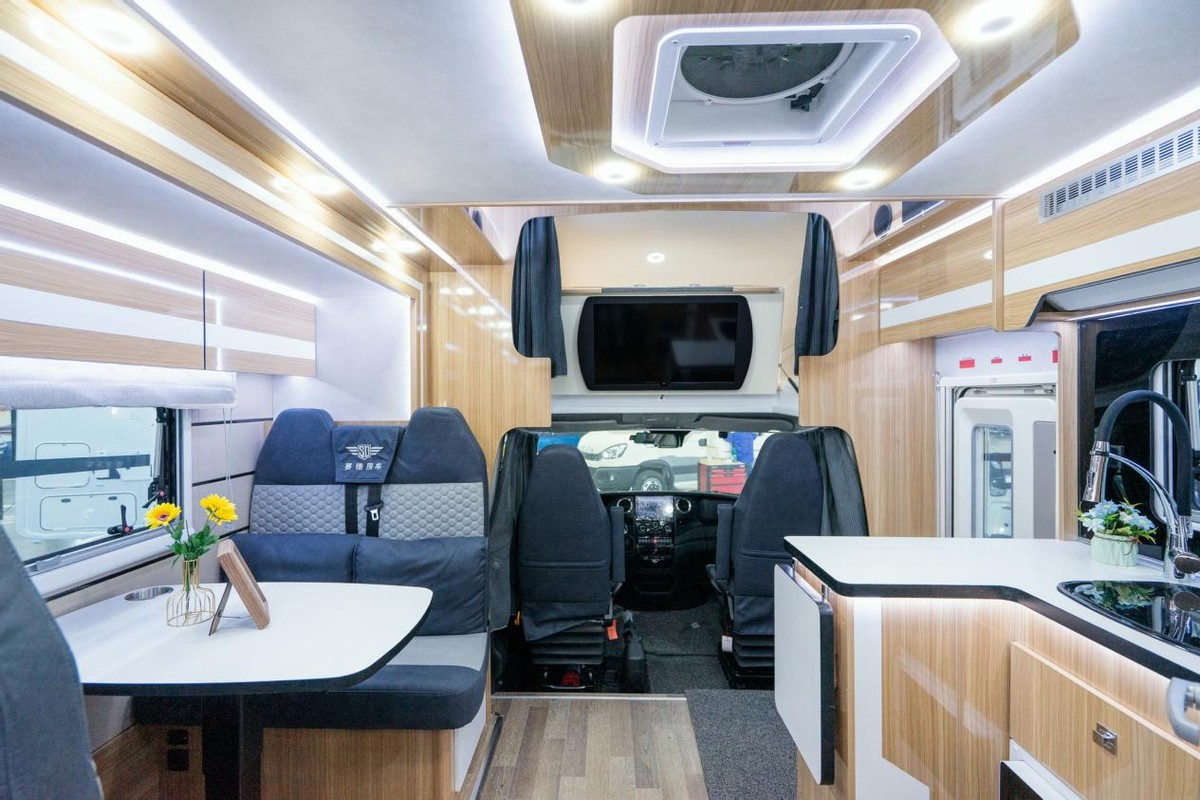 大白房车双拓展介绍,云游双拓展房车大空间出行更舒适
