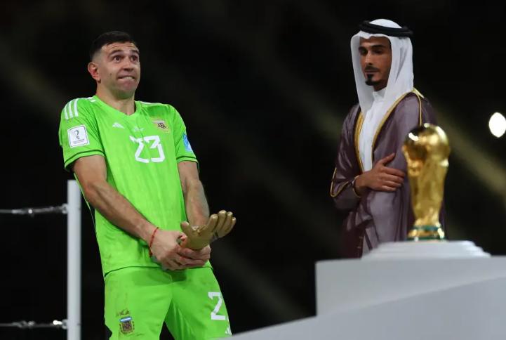 梅西如何评价马丁内斯嘲讽姆巴佩,梅西和c罗和马丁内斯和姆巴佩