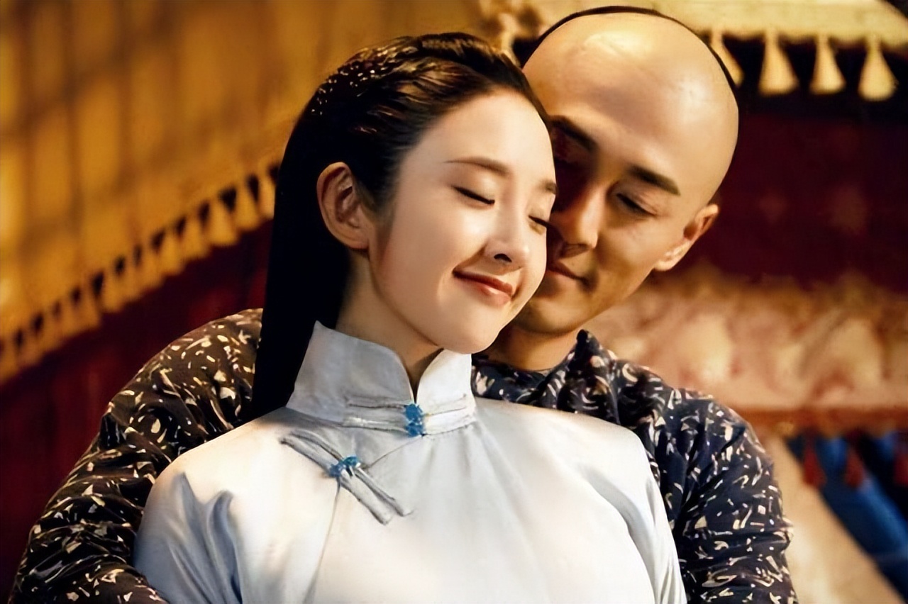 李成梁炫耀脚底有7颗黑痣，贵不可言，小妾：野猪皮脚底有7颗红痣