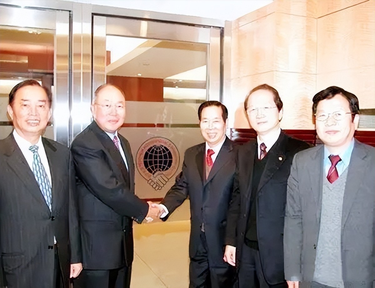 香港富豪三儿子,香港富豪的三个儿子