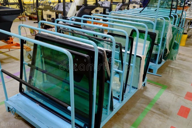 天哪，女子在东莞电子厂看玻璃12年，五险一金，存款近70万了