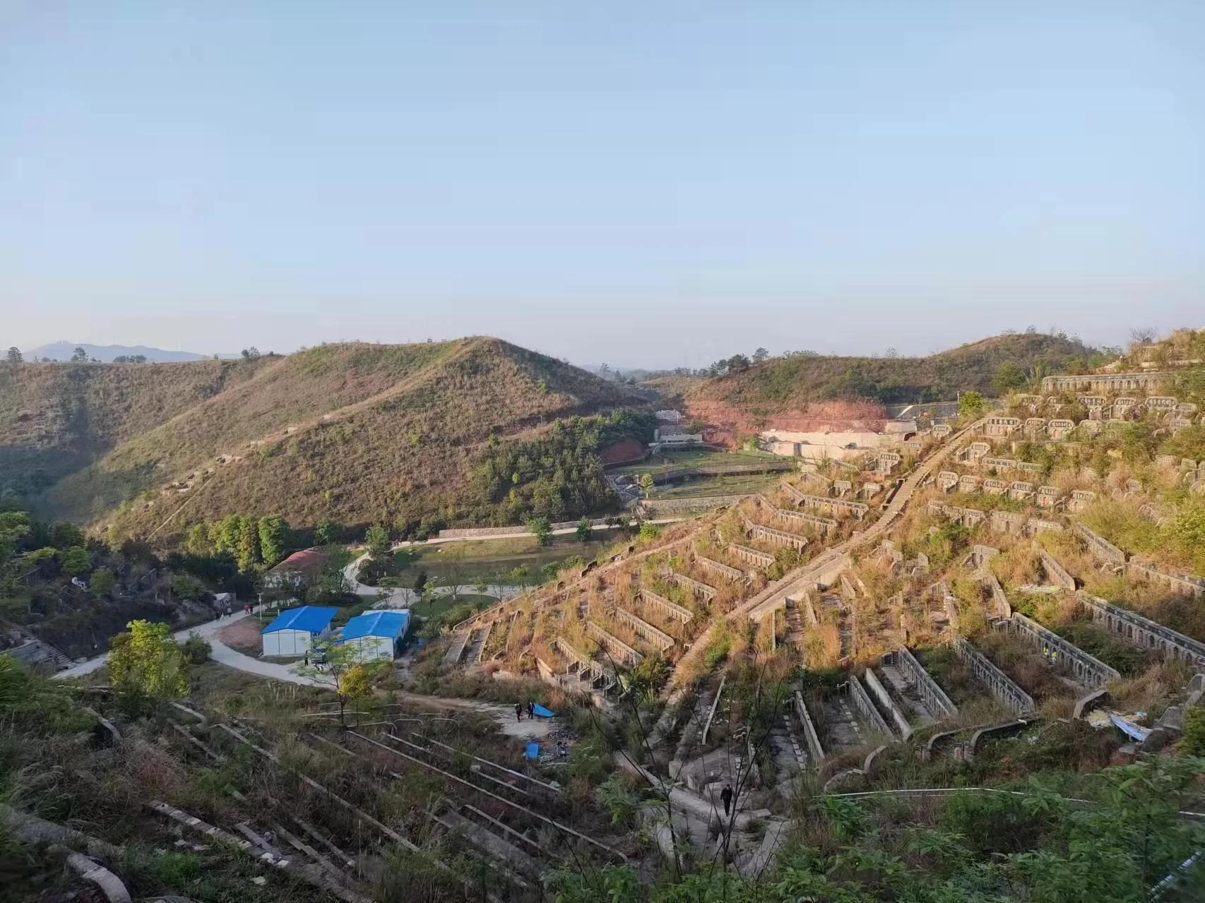 公墓到期后如何处理,公墓到期被挖违法吗