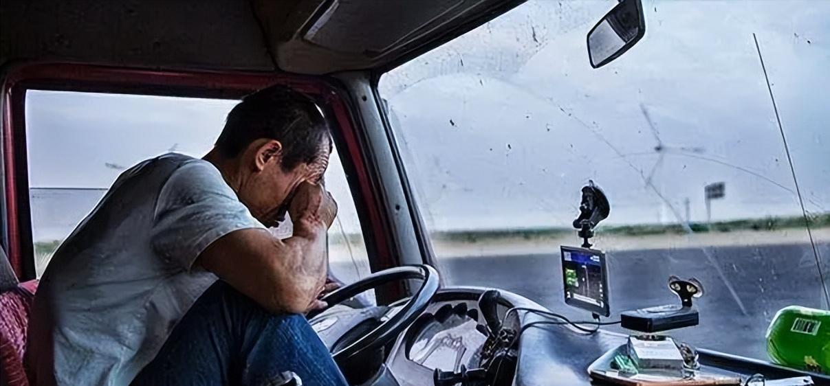 河南一女子朋友圈借钱300人打钱,女孩发300人微信借钱