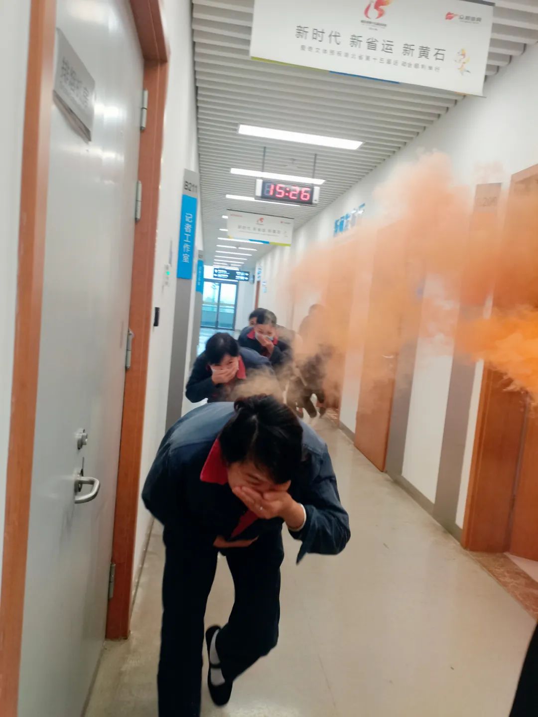 鄂州消防救援演练视频,武汉奥体中心消防演练