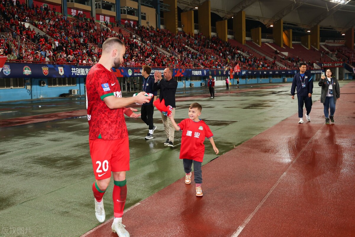 科维奇3进球,科维奇打反手