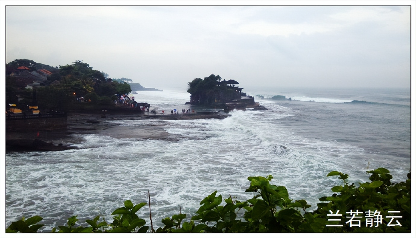 巴厘岛海神庙波涛汹涌,印尼巴厘岛皇威庙