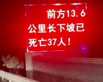 奔驰车主加油后把钱扔地上后续,奔驰车主加完油钱扔地上车主回应