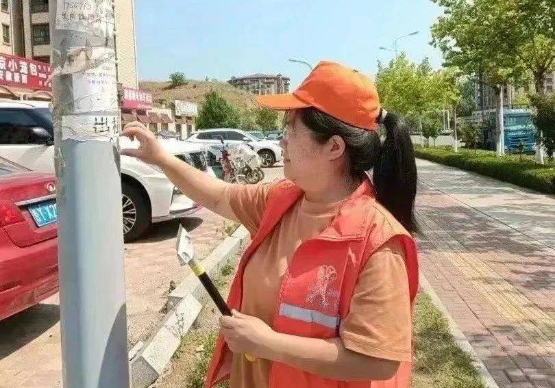 莱山经济开发区“沉浸式”清理野广告,给园区“洗洗脸”