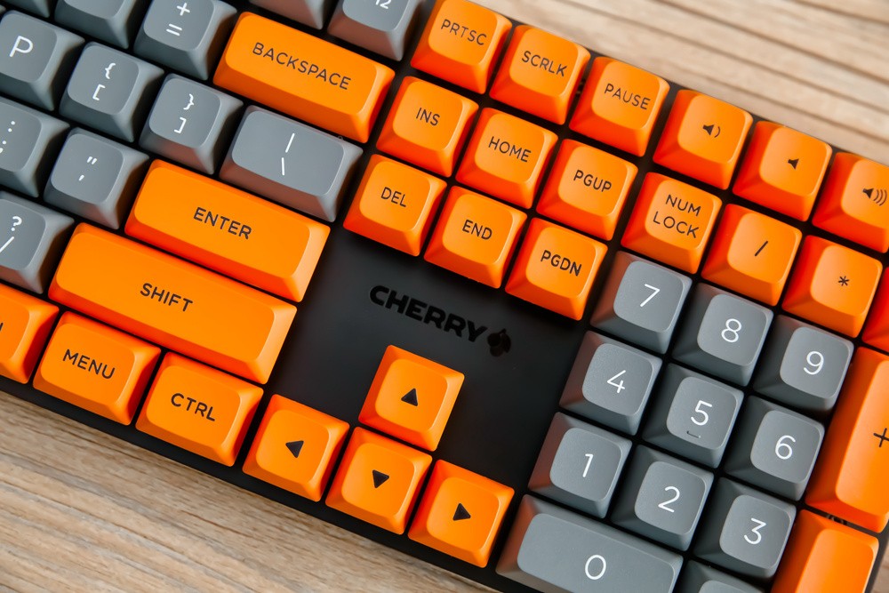 办公纯黑色机械键盘,工业风机械键盘