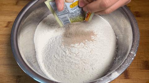 水煎包要想好吃，关键记住这两点，底部金黄，蓬松柔软，馅料鲜美