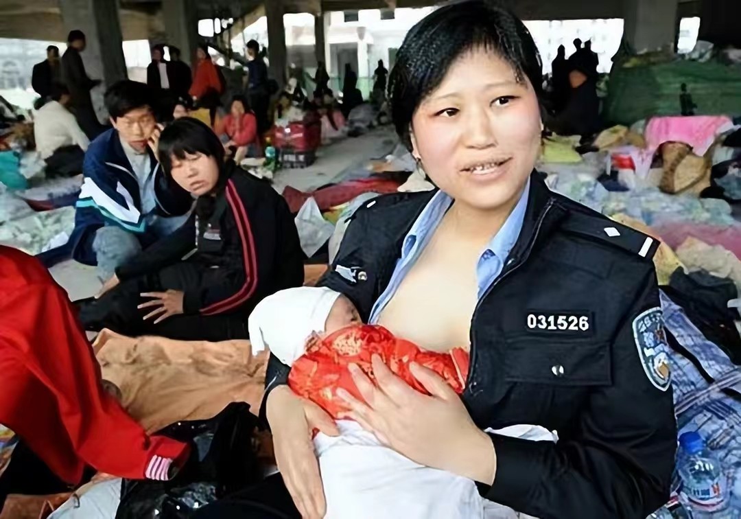 汶川地震喂奶民警现状,汶川废墟中的9个警察妈妈