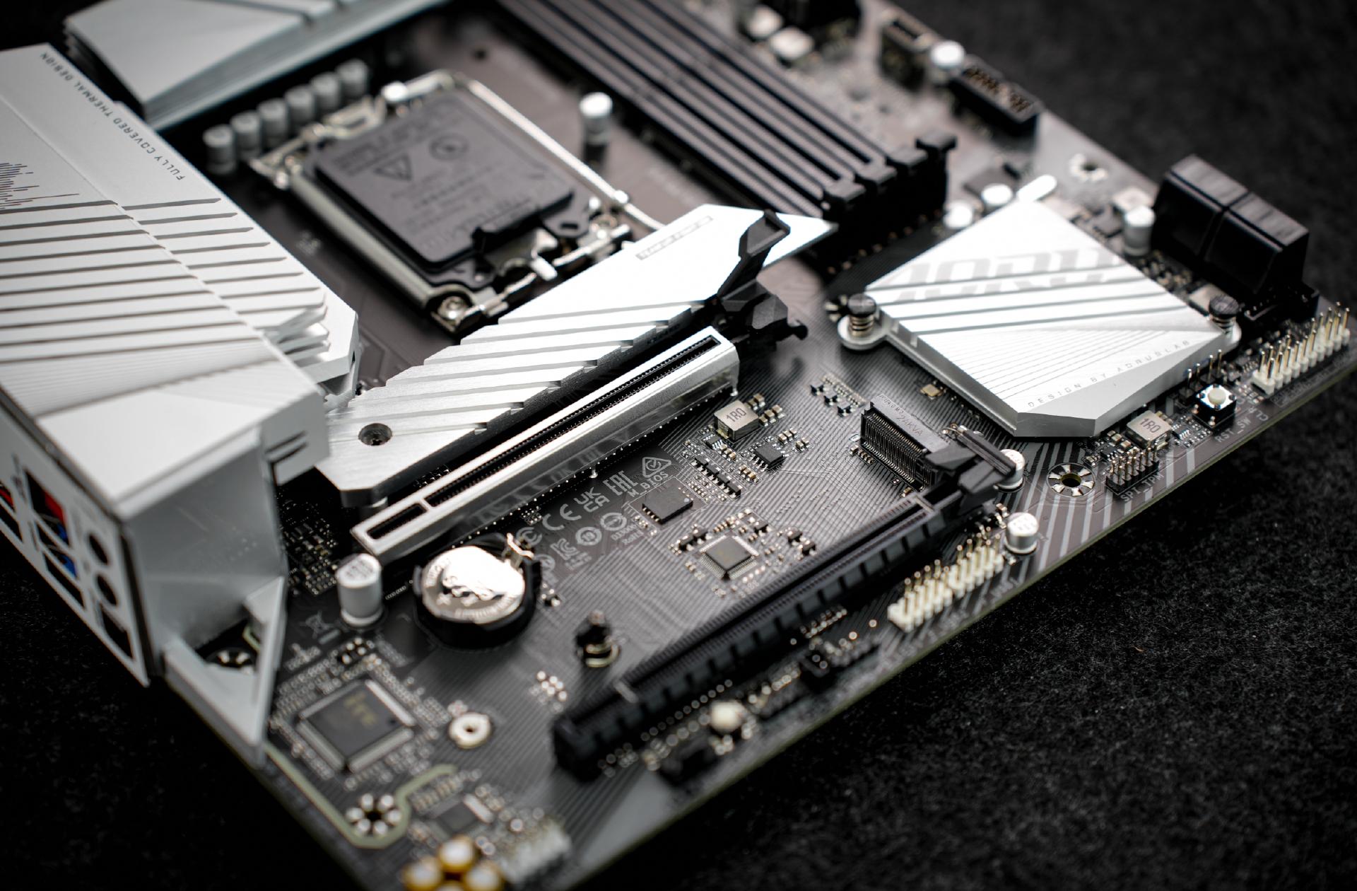 技嘉小雕b760ddr4,技嘉b760m小雕讲解