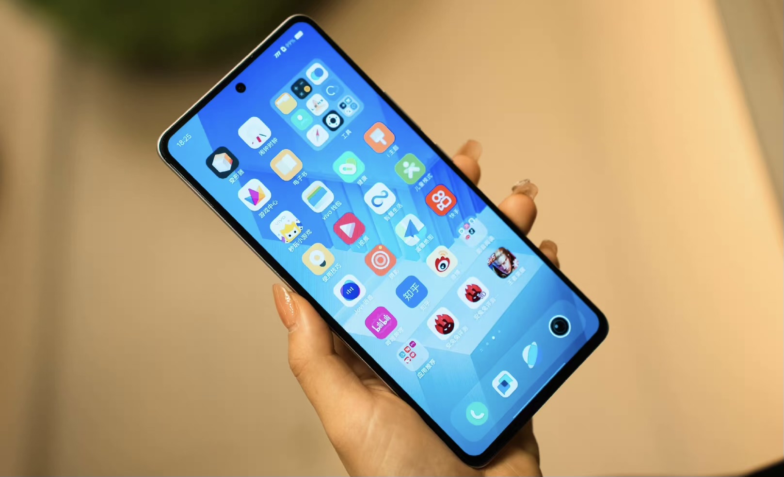 目前2000左右的手机值得买哪款,oppo2000元左右值得购买的5g手机