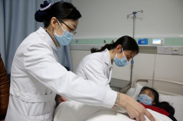 巾帼建功标兵黄小琴以先进的医疗技术医者仁心造福患者的妇科专家