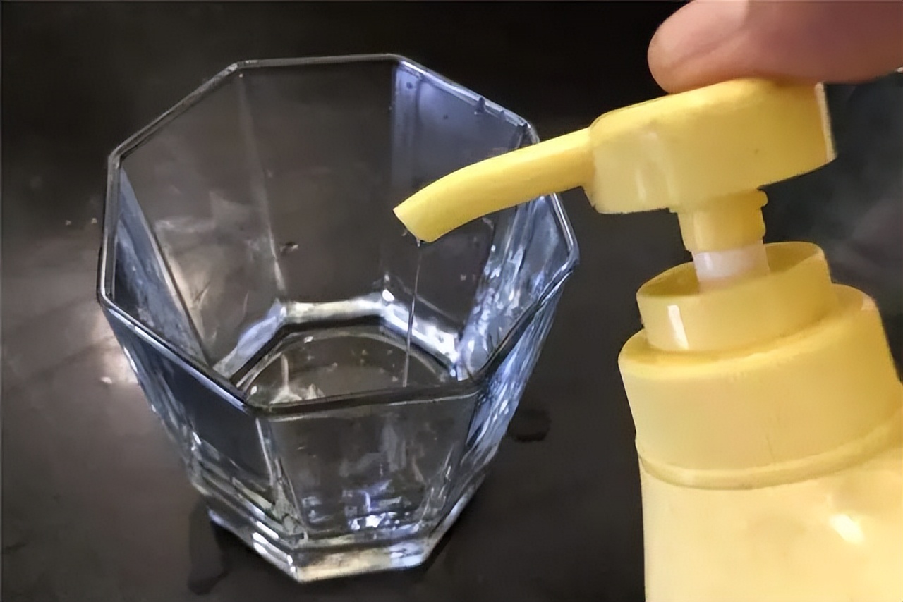 油烟机清理油垢,集成灶怎么清理油烟机油垢视频