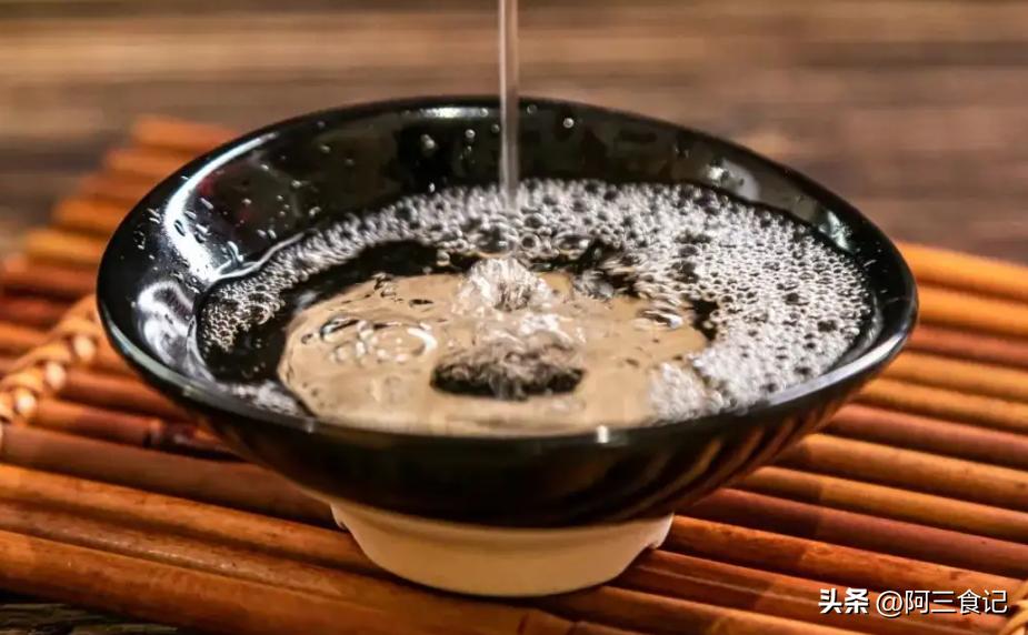 同样是酒茅台为什么这么贵,同样是茅台醇价格为啥差距那么大